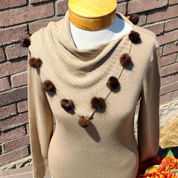 Cyrus fur trimmed sweater - Picture 3 of 8